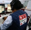 Una operadora del 911 en Jalisco ayudó a un hombre a salvar a su esposa que se atragantaba con un diente de ajo, guiándolo paso a paso. Una operadora del 911 en Jalisco ayudó a un hombre a salvar a su esposa que se atragantaba con un diente de ajo, guiándolo paso a paso.