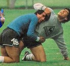 Sergio Almirón y Diego Maradona con la 'Albiceleste'
