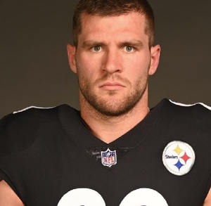 El defensor del equipo de Pittsburgh se convirtió en el mejor jugador pagado de la liga sin ser quarterback.