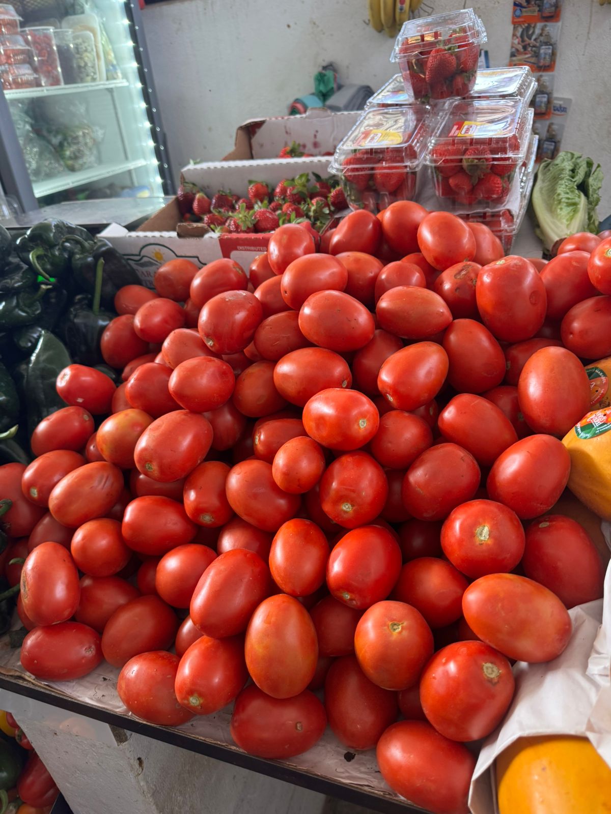 Comerciantes en Jalisco reportan alza en el precio del jitomate mientras expertos alertan sobre el impacto económico de nuevos aranceles en EU. Comerciantes en Jalisco reportan alza en el precio del jitomate mientras expertos alertan sobre el impacto económico de nuevos aranceles en EU.