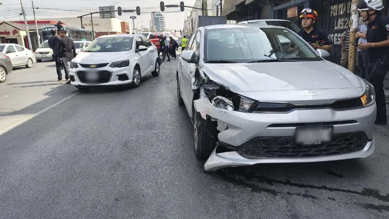 El hecho ocurrió en el cruce de la avenida Pino Suárez y la calle Aramberri, frente a La Alameda en el Centro de Monterrey.