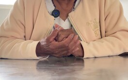 Bonifacia construyó amistades que la han acompañado en la vida recluida, aunque prefiere estar con los suyos.