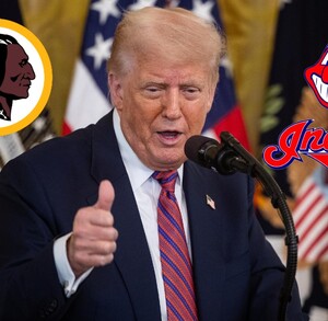 El presidente de los Estados Unidos exhortó a los dueños de los equipos a revertir el cambio que se hizo hace algunos años en su nombre. El presidente de los Estados Unidos exhortó a los dueños de los equipos a revertir el cambio que se hizo hace algunos años en su nombre.