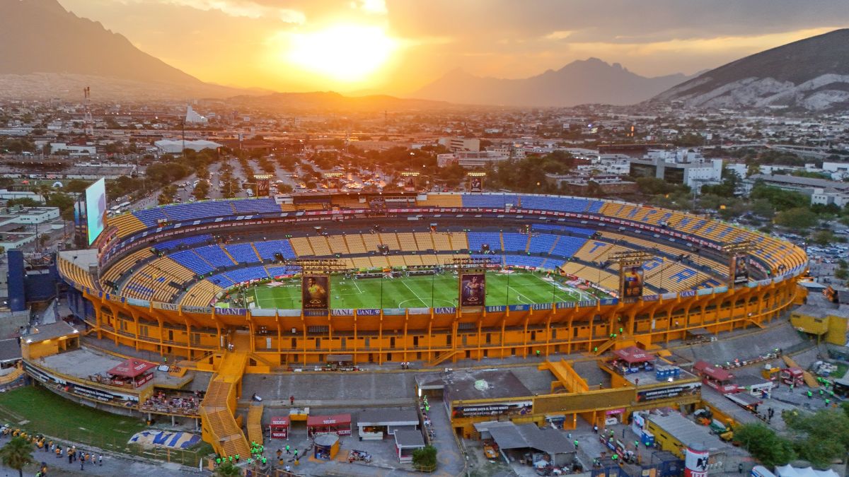 El Estadio Universitario es conocido como el 'Volcán' por su pasión, actual casa de los Tigres para sus juegos de Local. El Estadio Universitario es conocido como el 'Volcán' por su pasión, actual casa de los Tigres para sus juegos de Local.