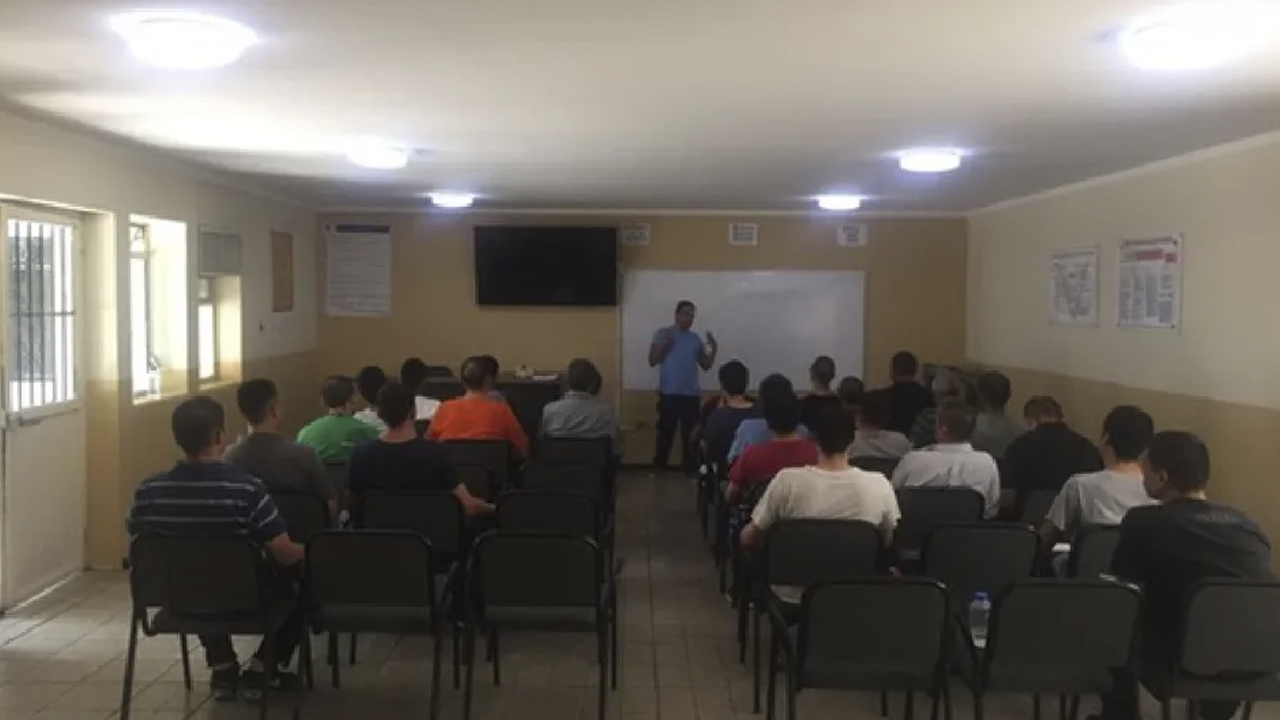 La mujer fue llevada tras ser hallada en presunto estado de intoxicación; horas después de haber ingresado, se desvaneció mientras intentaban alimentarla.