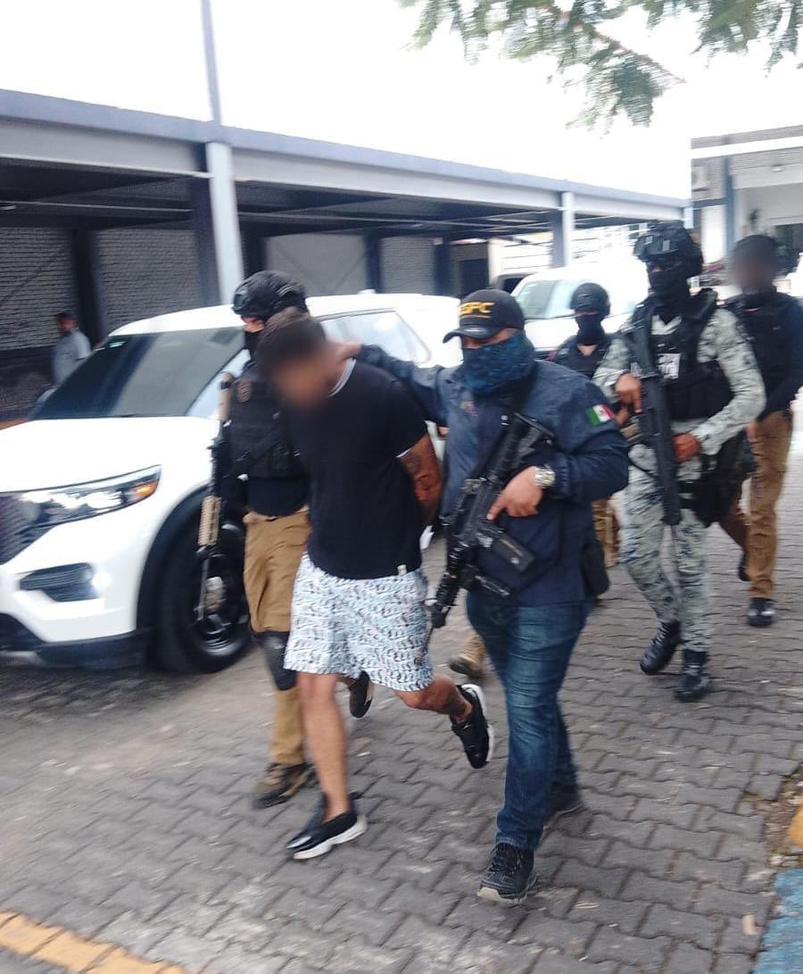 Autoridades vinculan a proceso a presunto asesino del doctor Librado de la Torre; buscan a posibles cómplices y garantizan investigación a fondo. Autoridades vinculan a proceso a presunto asesino del doctor Librado de la Torre; buscan a posibles cómplices y garantizan investigación a fondo.
