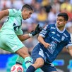 Alán Bautista marca el primer gol de Pachuca en el partido gracias a un error el joven portero Parra de los Pumas. Alán Bautista marca el primer gol de Pachuca en el partido gracias a un error el joven portero Parra de los Pumas.