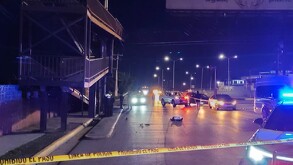 Tras revisar las cámaras de Centro de Control y Comando y del C4 que las autoridades lograron ubicar y asegurar el vehículo con el que atropellaron al joven.