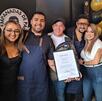 paco de las empanadas con otras personas en la inauguración de su restaurante paco de las empanadas con otras personas en la inauguración de su restaurante