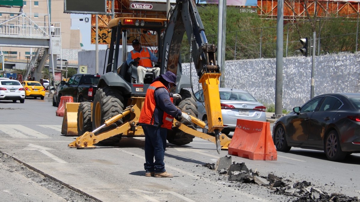 Iniciaron las obras del Reordenamiento Vial bulevard Revolución debajo del Puente de Diana Laura en Torreón, Coahuila. Iniciaron las obras del Reordenamiento Vial bulevard Revolución debajo del Puente de Diana Laura en Torreón, Coahuila.
