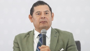 El mandatario poblano recalcó a los alcaldes que es su OBLIGACIÓN realizar pavimentaciones y bacheo, pues así se establece en la Constitución.