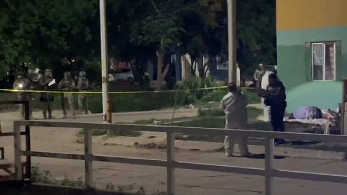 El ataque se registró sobre el bulevar Ejército de Occidente, donde vecinos, alarmados por las detonaciones El ataque se registró sobre el bulevar Ejército de Occidente, donde vecinos, alarmados por las detonaciones
