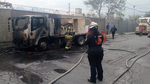 El conductor de la camioneta pudo salir por sus medios