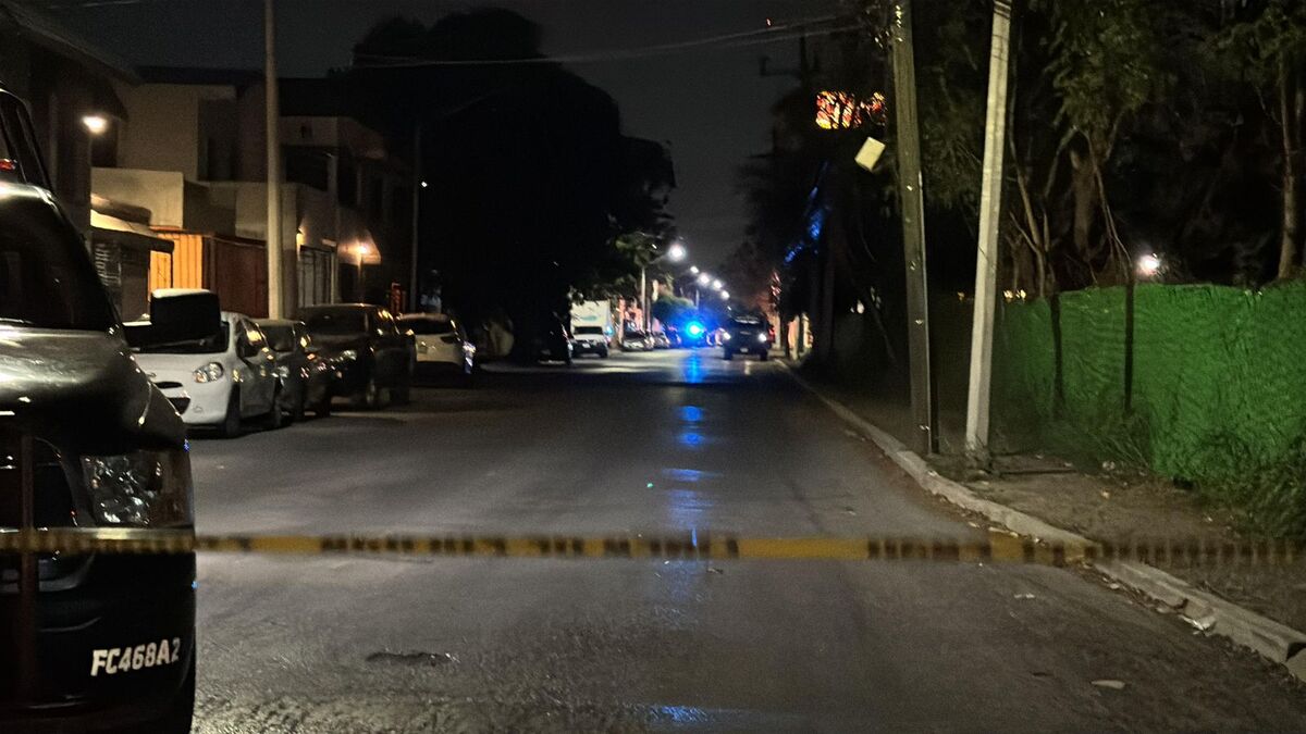Un hombre fue asesinado a balazos en calles de la colonia Alta Vista en el municipio de Monterrey, en el cruce de las calles Río Pánuco y Sierra Loma Larga.