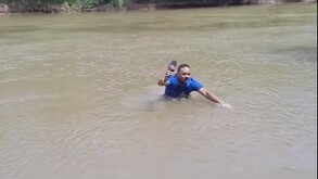 Un reportero que cubría la búsqueda de una menor desaparecida en Bacabal tropezó con el cuerpo de la pequeña al introducirse al río Mearim.