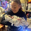 Una madrugada que parecía crítica terminó en esperanza gracias a policías de Tlaquepaque que auxiliaron a una mujer en labor de parto en vía pública. Una madrugada que parecía crítica terminó en esperanza gracias a policías de Tlaquepaque que auxiliaron a una mujer en labor de parto en vía pública.