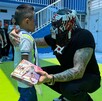 El luchador mexicano de WWE regresó a su municipio natal para continuar con su labor social El luchador mexicano de WWE regresó a su municipio natal para continuar con su labor social