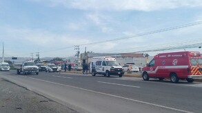 Hombre muere atropellado tras jugar a torear autos en la carretera Pachuca-Ciudad Sahagún. Hombre muere atropellado tras jugar a torear autos en la carretera Pachuca-Ciudad Sahagún.