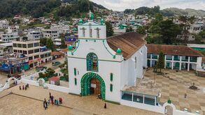 Así es San Juan Chamula el pueblo de México en dónde todo está prohibido, y tomar fotos dentro de su iglesia podría llevarte a la cárcel.