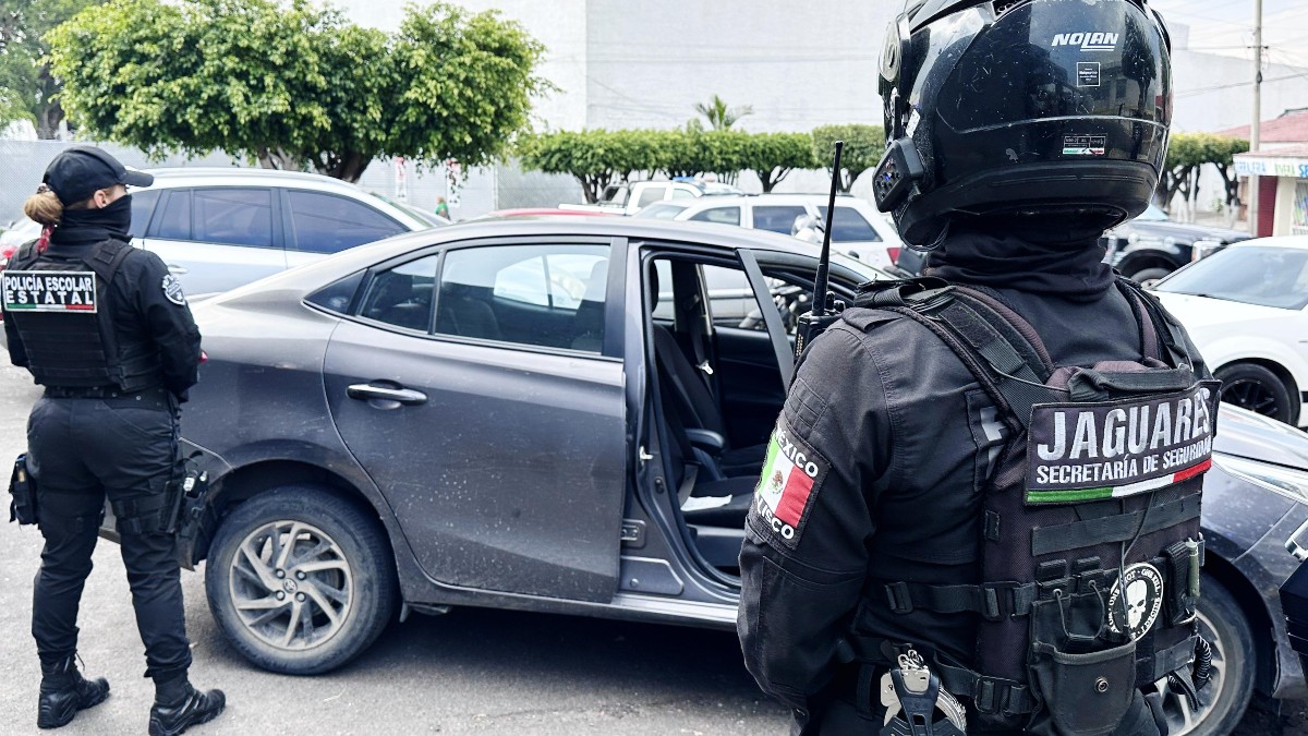 Oficiales de la Secretaría de Seguridad del Estado rescatan a un joven de 17 años que estaba por ser trasladado con fines delictivos a Michoacán. Oficiales de la Secretaría de Seguridad del Estado rescatan a un joven de 17 años que estaba por ser trasladado con fines delictivos a Michoacán.