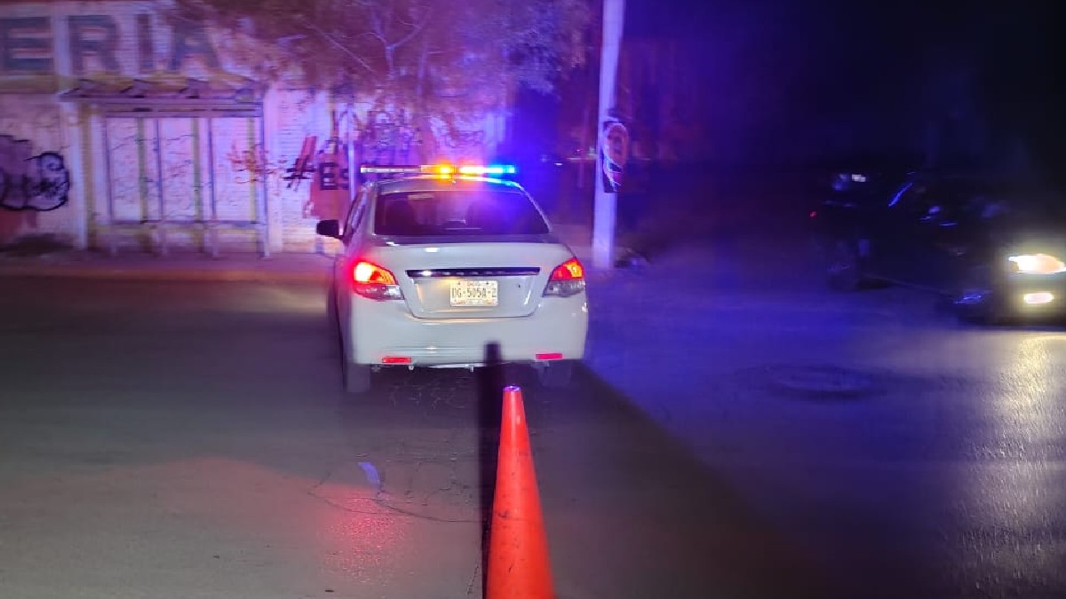 Agentes de Vialidad acudieron al sitio y cerraron el paso en la lateral del bulevar Miguel Alemán