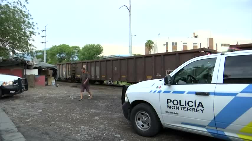 Una movilización policiaca se registró en la colonia Del Norte de Monterrey tras el reporte de un hombre en situación de calle que fue baleado tras una riña.