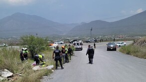 Elementos de Protección Civil del estado de Nuevo León acudieron al accidente y confirmaron el deceso.