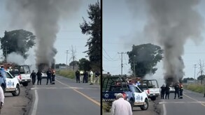 Un grupo de hombres armados incendió un camión del transporte público la mañana del martes sobre la carretera Salamanca–Cárdenas, generando temor a pasajeros.