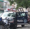El policía conducía su patrulla por el centro de Valle de Santiago cuando fue atacado por hombres armados.