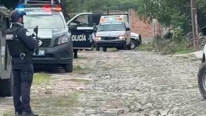 La zona fue acordonada y personal de la Fiscalía General del Estado inició las investigaciones correspondientes.