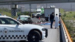 La magnitud del accidente generó una fuerte movilización de cuerpos de emergencia y el cierre total de la vía en ambos sentidos en Ramos Arizpe.