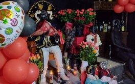 Los agentes de investigación acudieron a un domicilio a ejercer su labor cuando los miembros del culto los llevaron a la capilla Angelito Negro 666.