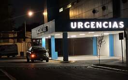 Un hombre que fue atacado a balazos llegó por sus propios medios al Hospital General Tierra y Libertad en Monterrey para pedir ayuda y ser atendido.