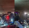 Algunos huyeron saltando hacia el carril contrario Algunos huyeron saltando hacia el carril contrario