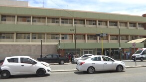 La pareja sentimental de la joven, identificada como Samuel Martínez acudió al hospital inicialmente, pero no volvió.