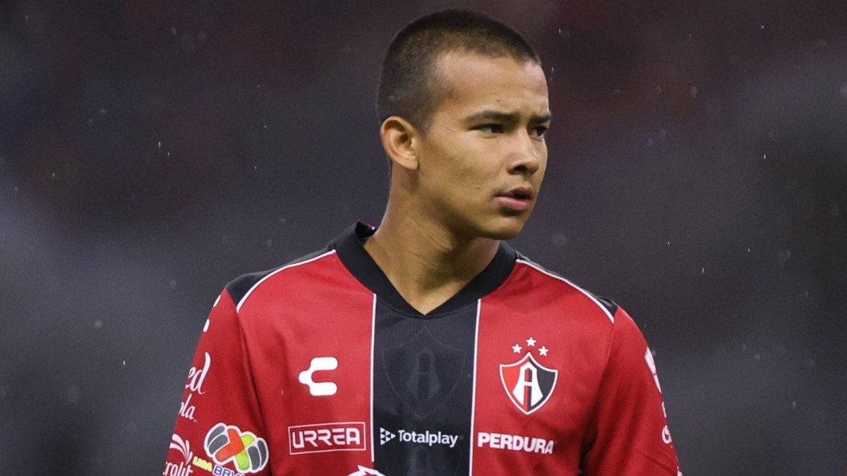 Sergio Hernández llegó a ser la tercera opción en la media, sin embargo, se ganó al estratega en la pretemporada y en dos juegos ya se ganó la titularidad