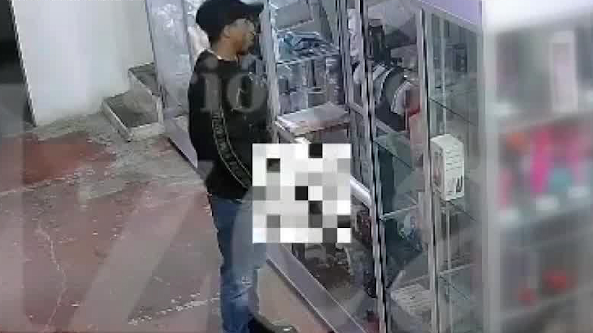 La mujer se encontraba laborando en una sex shop en Tlalnepantla cuando el hombre cometió la agresión.