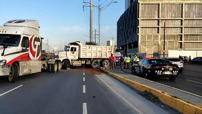 Accidente en bulevar Antonio L. Rodríguez en Monterrey.