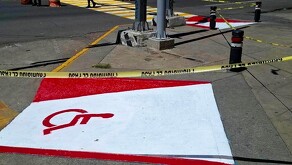 Estas rampas tienen en los laterales y la silueta de la silla de ruedas fueron pintadas de rojo mientras que el centro de blanco.