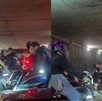 Algunos huyeron saltando hacia el carril contrario Algunos huyeron saltando hacia el carril contrario