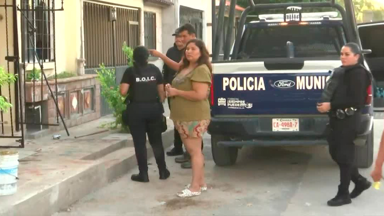 Vecinos destrozan casa de familia tras años de conflicto en Torreón; hubo 3 detenidos.