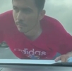 Fue hasta que el chofer detuvo su marcha que el hombre cayó del cofre, retirándose del sitio y llegando hasta su hogar a pie.