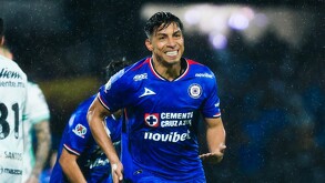 Ángel Sepúlveda anotando su cuarto gol en el torneo.