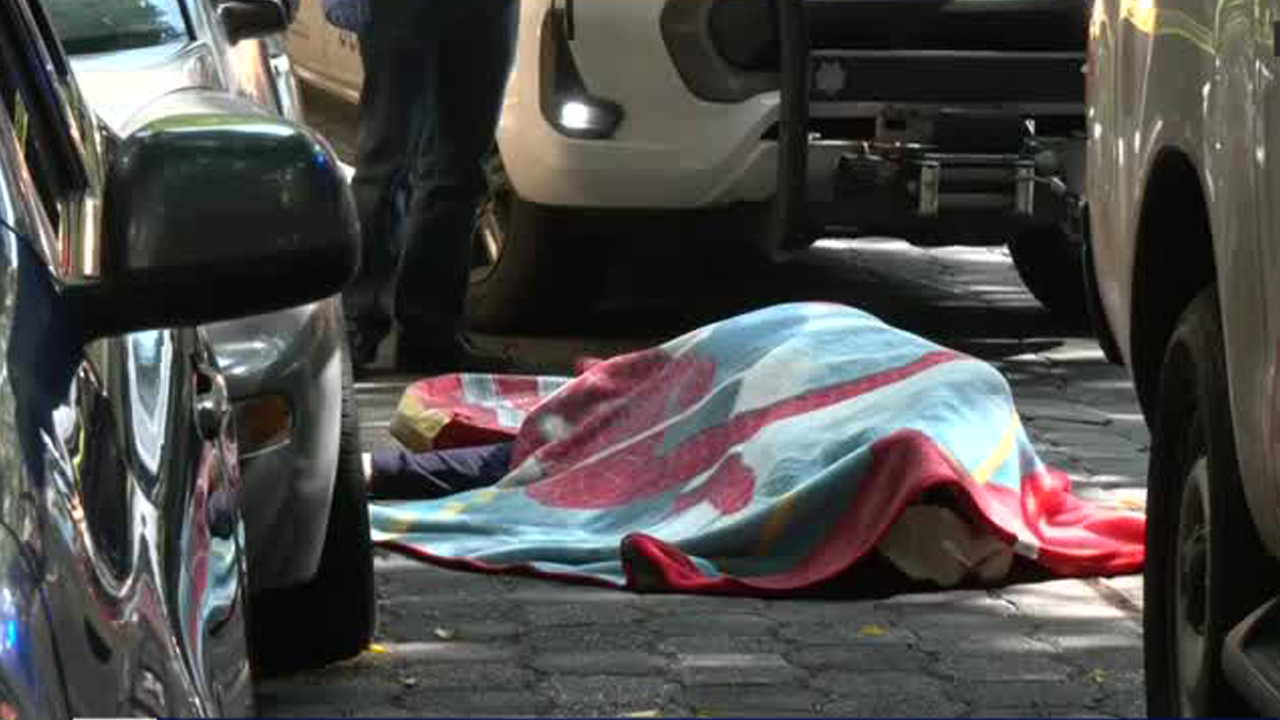 El hombre de 52 años identificado como Miguel Ángel iba caminando por calles de la colonia La Concepción cuando comenzó con los malestares y se desvaneció.