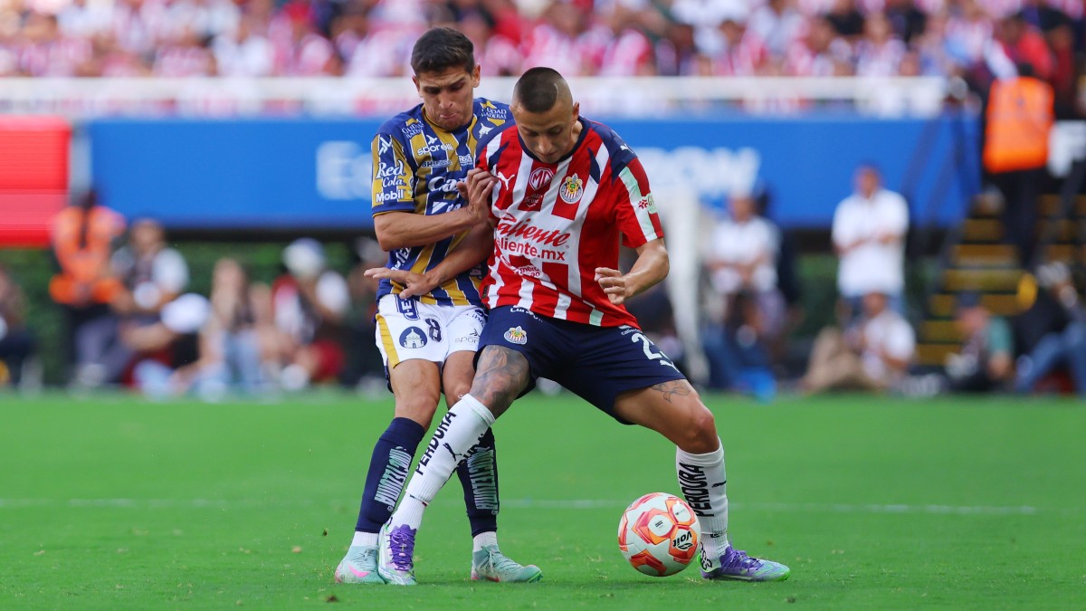 El Rebaño Sagrado estrenó césped en el Estadio Akron, esto en el encuentro correspondiente a la Jornada 3 del Apertura 2025 contra Atlético de San Luis.
