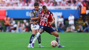 El Rebaño Sagrado estrenó césped en el Estadio Akron, esto en el encuentro correspondiente a la Jornada 3 del Apertura 2025 contra Atlético de San Luis.