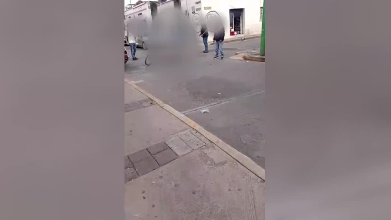 El hombre golpeo y pateo a la víctima en la cabeza para después huir del lugar en la Colonia Centro.