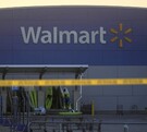 El caos se desató en el Walmart luego de que un hombre entrara en la tienda y apuñalara al azar a 11 víctimas con un cuchillo plegable, según autoridades.
