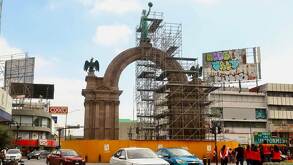 La Mona vuelve al Arco de la Independencia tras restauración en Monterrey
