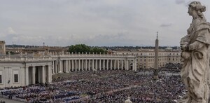Un sacerdote en Polonia es acusado de asesinar brutalmente a un hombre sin hogar, al golpearlo con un hacha y prenderle fuego en Varsovia.